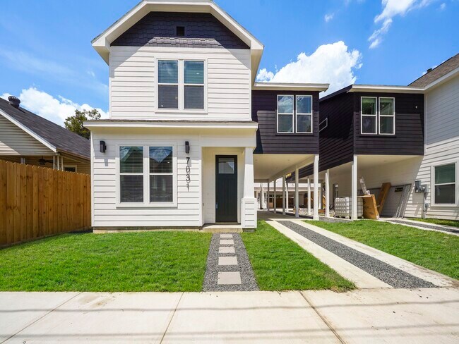 7031 Avenue N Unidad 1