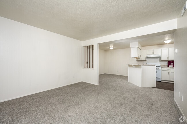 1BR, 1BA - 714SF - Living Room/Kitchen