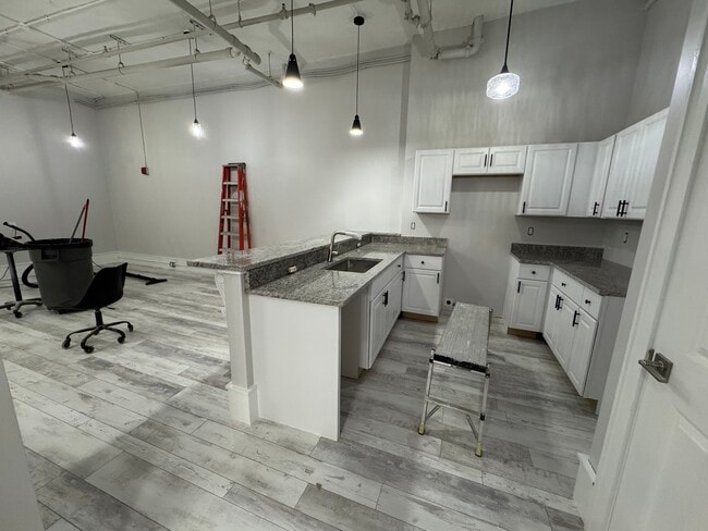 Building Photo - 21 Temple Pl Unit 2L Rental