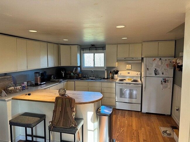 Photo - 1626 Drake Rd