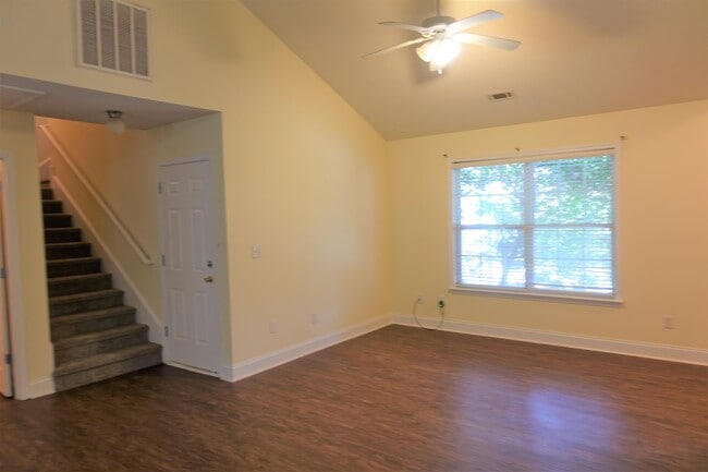 Photo - 312 Sprucewood Ct