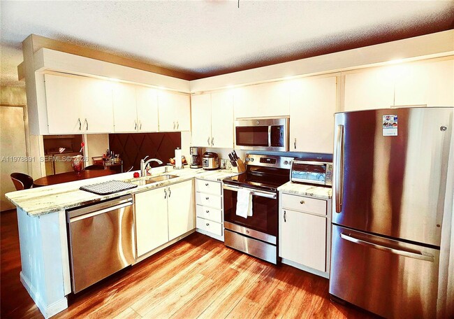 Photo - 1931 Hartford Ct