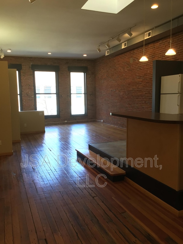 Photo - 220-224 E 4th St