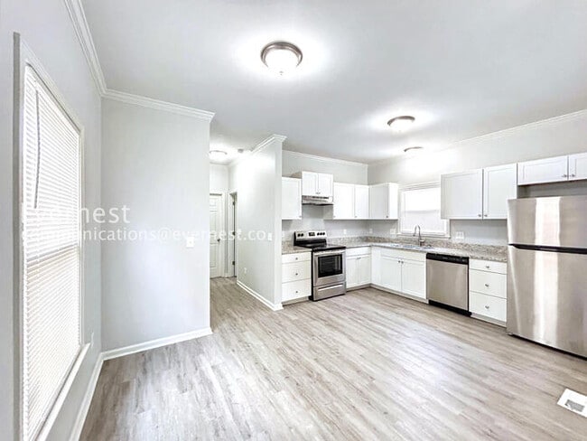 Photo - 677 Smith St SW