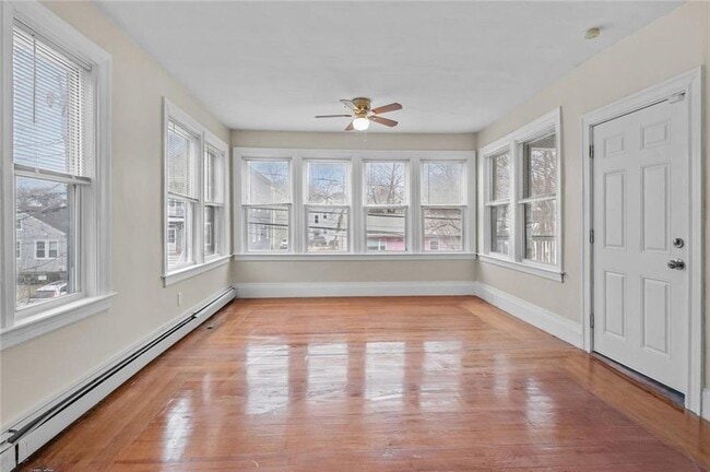 Photo - 123 Radcliffe Ave Unidad 2nd Floor