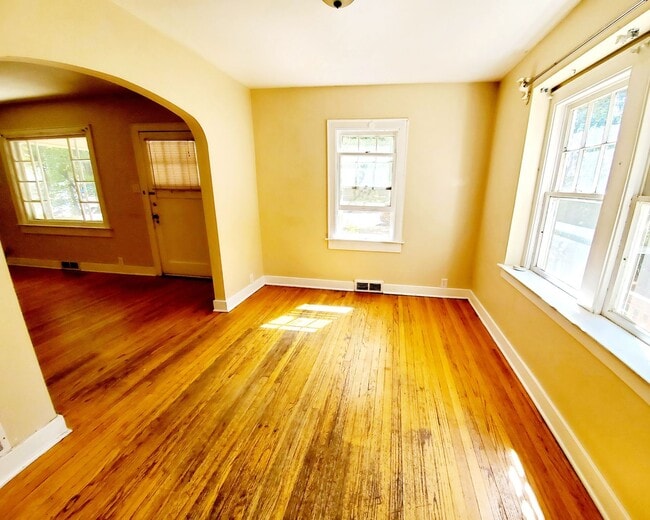 Photo - Aug 1st 2026/2027 Pre-leasing Close to 1.5 Blks to CSU & Old Town