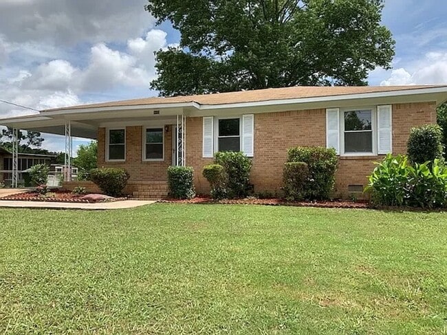 Building Photo - Cute & Cozy 3BR / 1.5BA • Hardwood Floors • Big Fenced Yard • Lawncare Included!