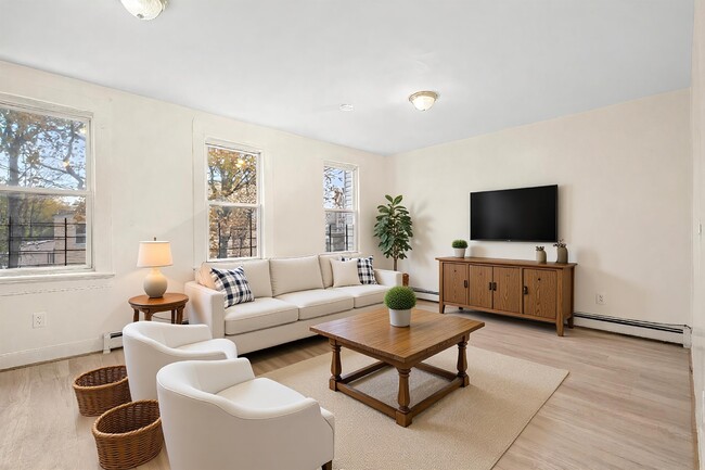 Building Photo - 360 West Side Ave Unit 2