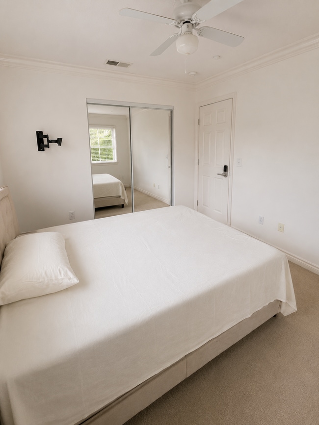 1927 Fremont Ave Unit Upstairs Bedroom