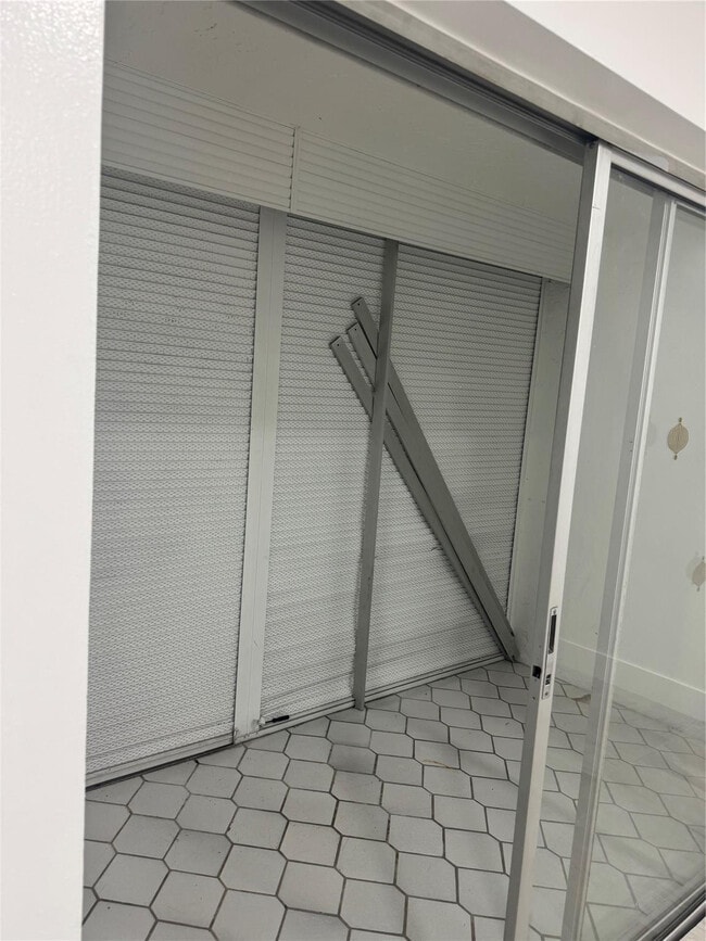 Building Photo - 5515 N Lakewood Cir Unit 115