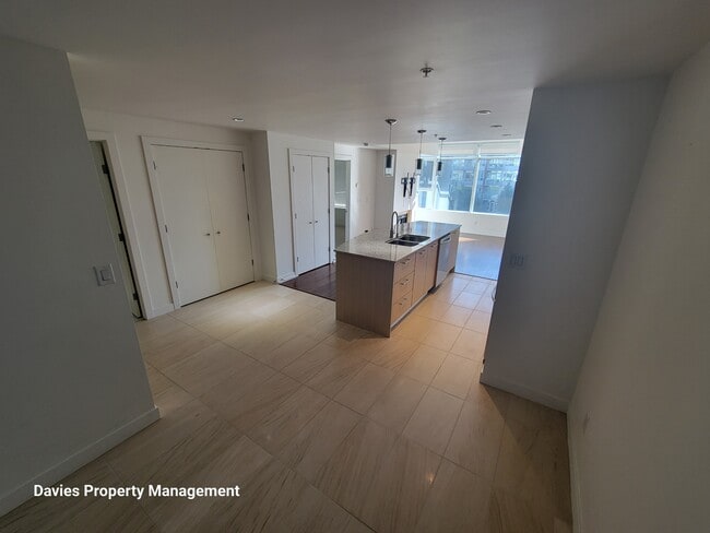 Photo - 2612-2109 109 St NW
