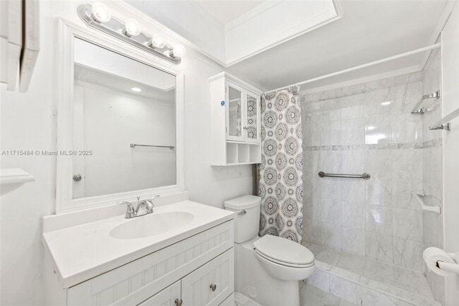 Building Photo - 2860 Somerset Dr Unit 206K Rental
