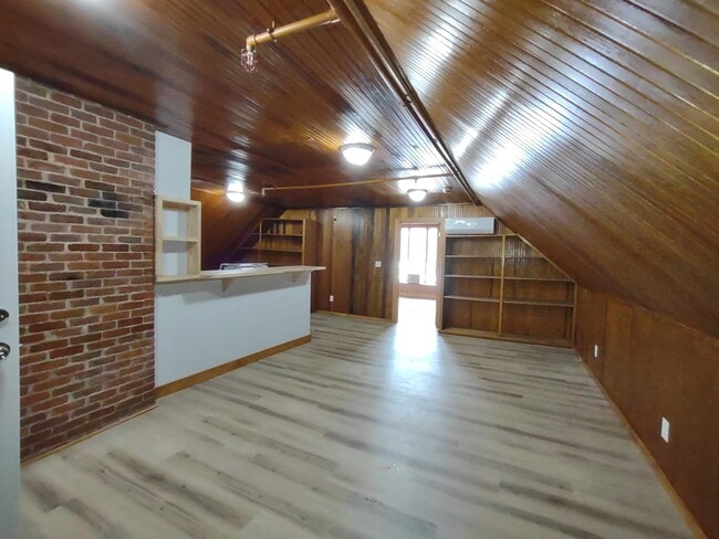 Building Photo - 109 Pleasant St Unit 302