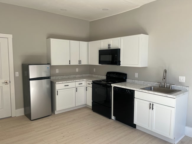 Photo - Beautifully Renovated 1 Bed 1 Bath Unit Apt 3