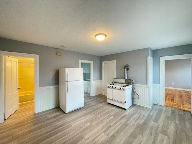 Building Photo - 357 Wilson St Unit 3