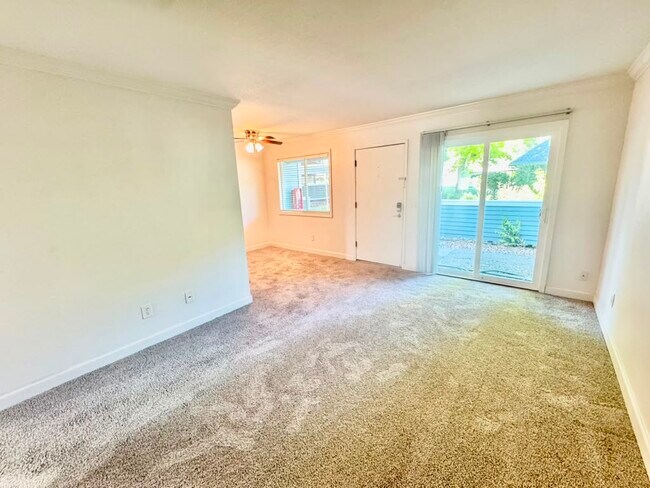 Photo - 356 Robinson St Unidad 32