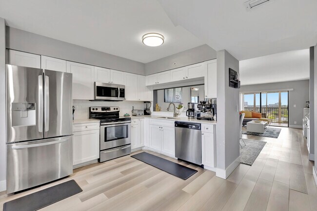 Photo - 2200 S Cypress Bend Dr Unit 702