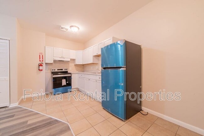 Photo - 112 N High St Unidad C4