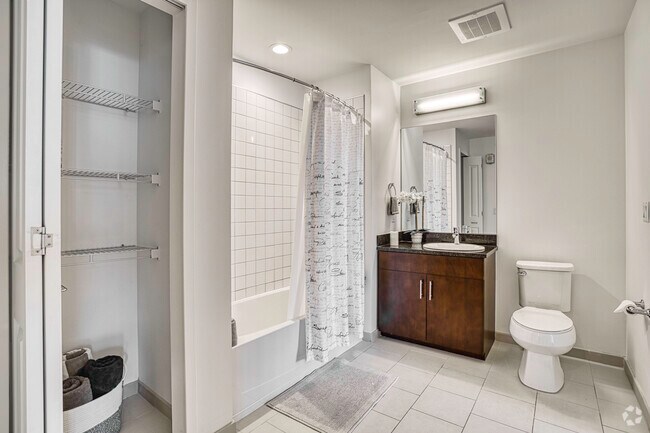 1BR, 1BA - 778SF
