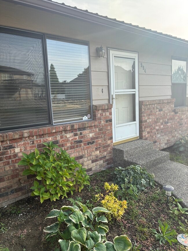 994 Highline Dr