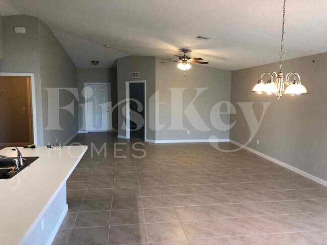 Photo - 1773 SW Cannon Ave