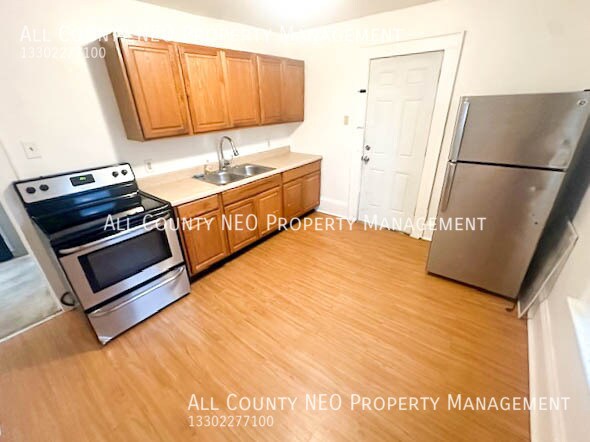 Photo - 859 Brown St Unit Up