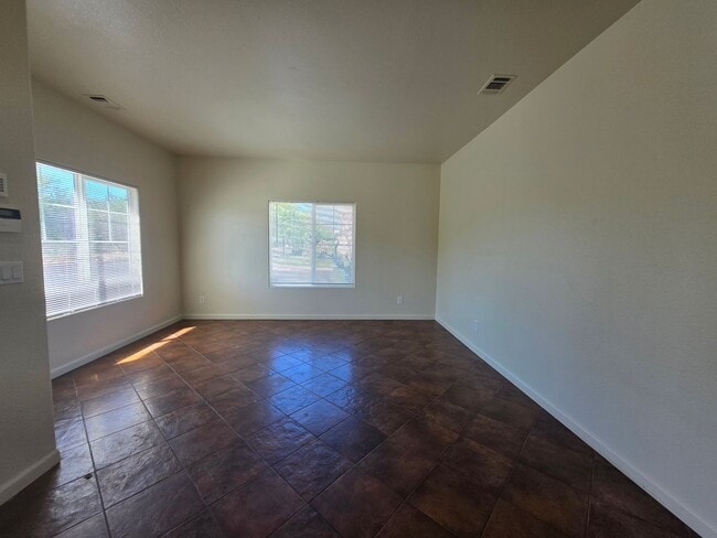 Photo - 3 bedroom with an extra office/den space in Modesto!