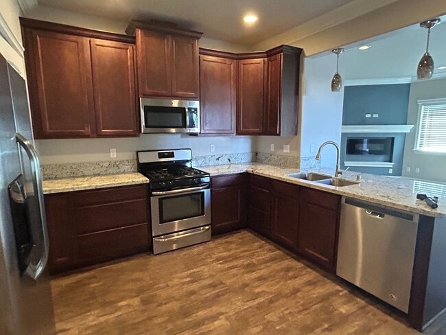 Building Photo - Anderson Townhouse with Modern Charm