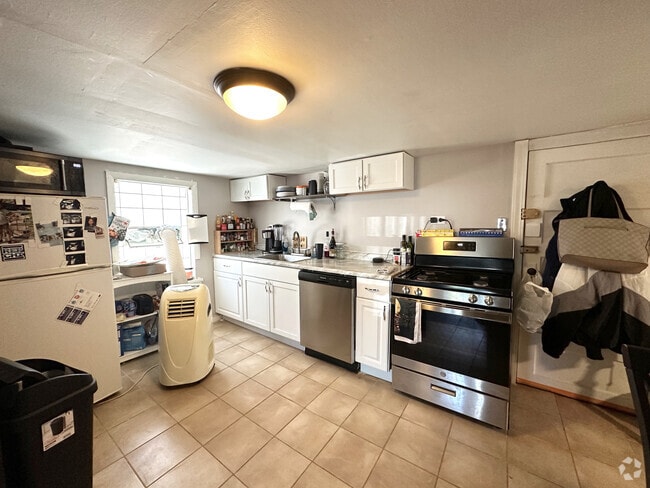 Building Photo - 2416 N Artesian Ave Unit G Rental