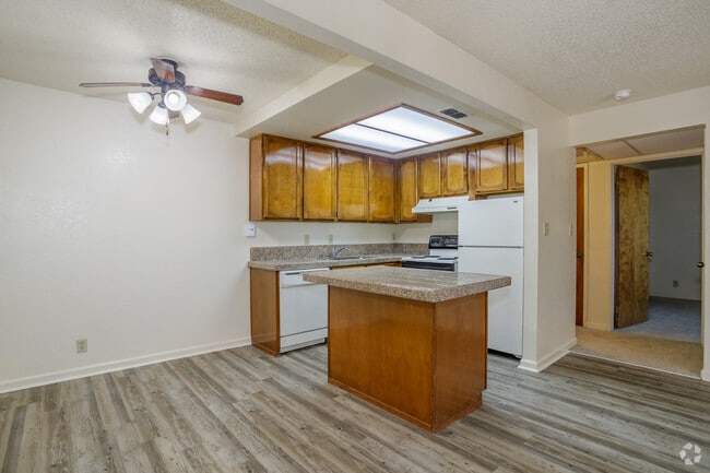 1BR, 1BA - 835SF - Palm Terrace Apartments