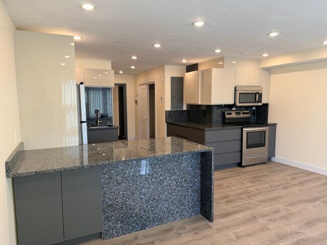 1028 Commonwealth Ave Unit 206