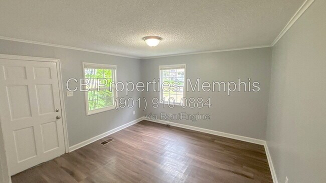 Photo - 1392 Kyle St