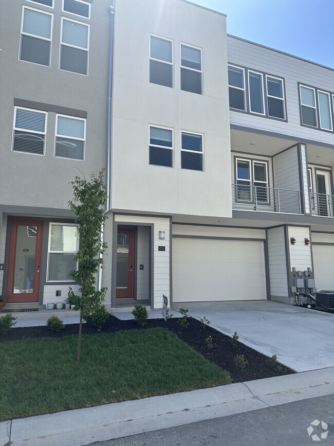 Building Photo - Farmington North Townhomes