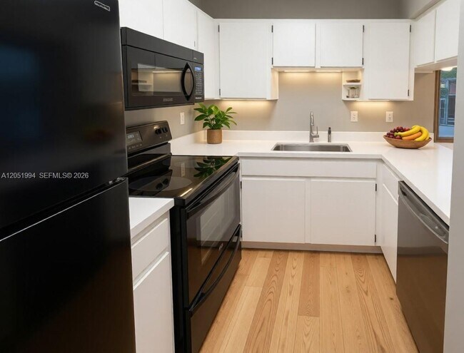 Building Photo - 606 S Albany Ave Unit 0