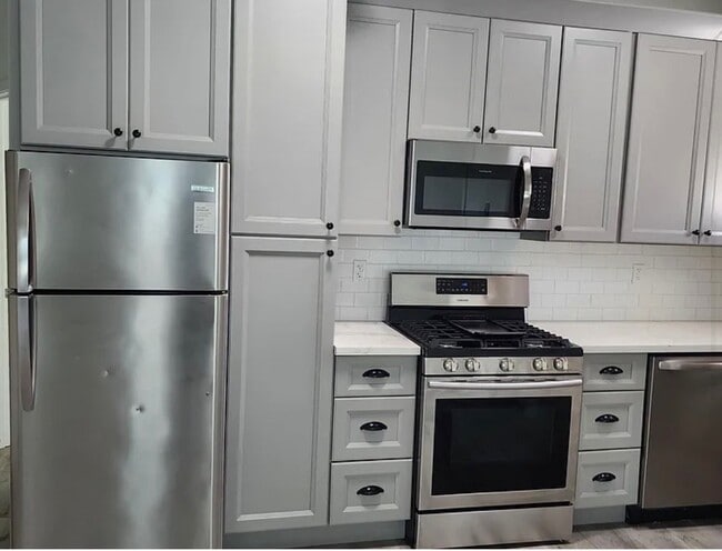 Building Photo - 119 S Westmoreland Ave Unit 119