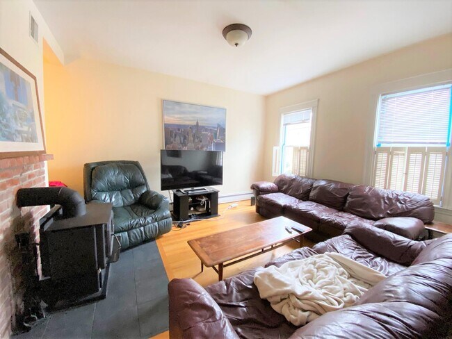 Photo - 24 Watson St