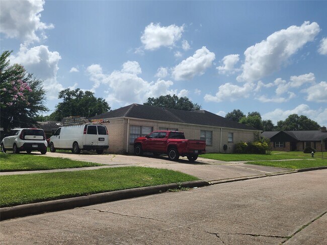 Photo - 7903 Sharpview Dr