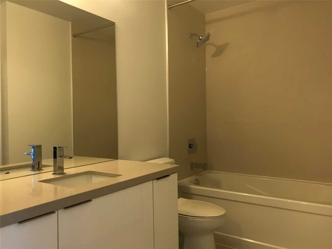 Photo - 8 Eglinton Ave E