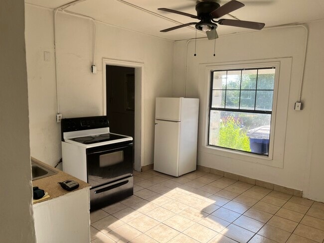 Photo - 2011 Lexington Ave Unit 5