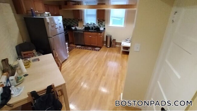 Photo - 156 Magazine St Unit B