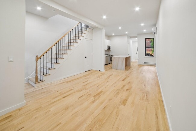Photo - 62.5 Oak St Unit 2