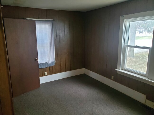 Photo - 210 4th St S