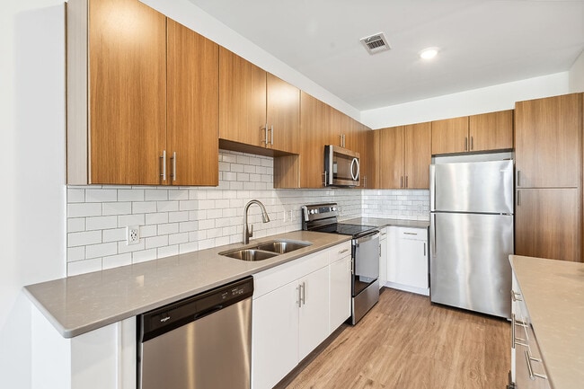 2BR, 2BA - 991SF B1 - Kitchen - Millhouse Station