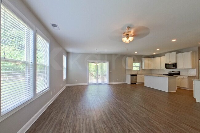 Photo - 215 Orchard Ln