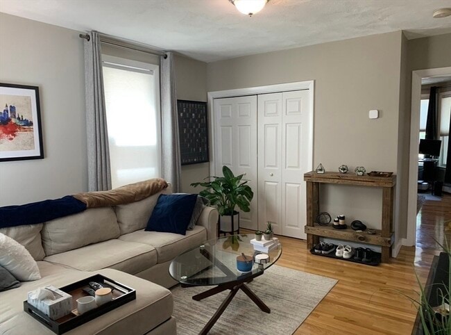 Building Photo - 62 L St Unit B