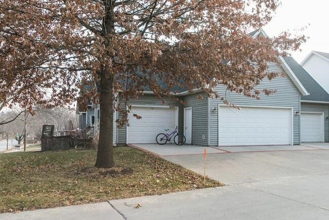 Photo - Huge 3-bedroom, 4-bath, 3-car garage townhome in Longfellow neighborhood