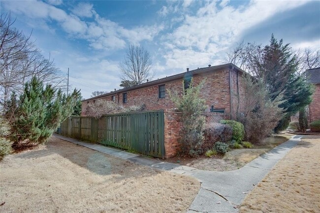 Photo - 3103 Colonial Way Unit A