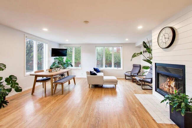 Photo - 2810 N Wolcott Ave
