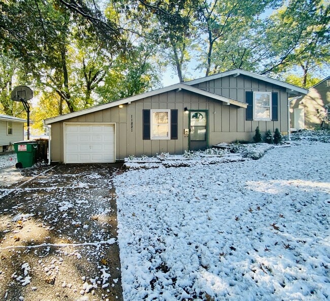 Photo - {11821} Desirable Shawnee Village Location + Hardwood Floors + Fenced Yard