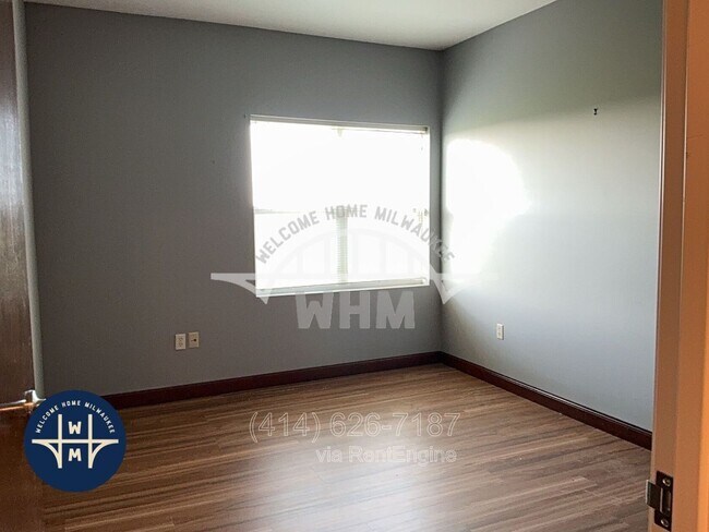Photo - 6330 W Greenfield Ave Unidad Apartment 409